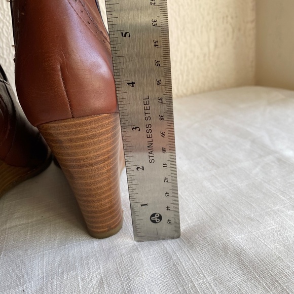 Tommy Hilfiger cognac wedge booties with perforated brogue details Size 9.5 - Picture 8 of 12